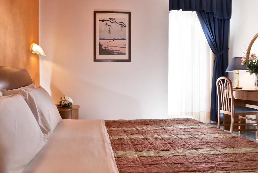 Hotel Parigi 비비오네 외부 사진