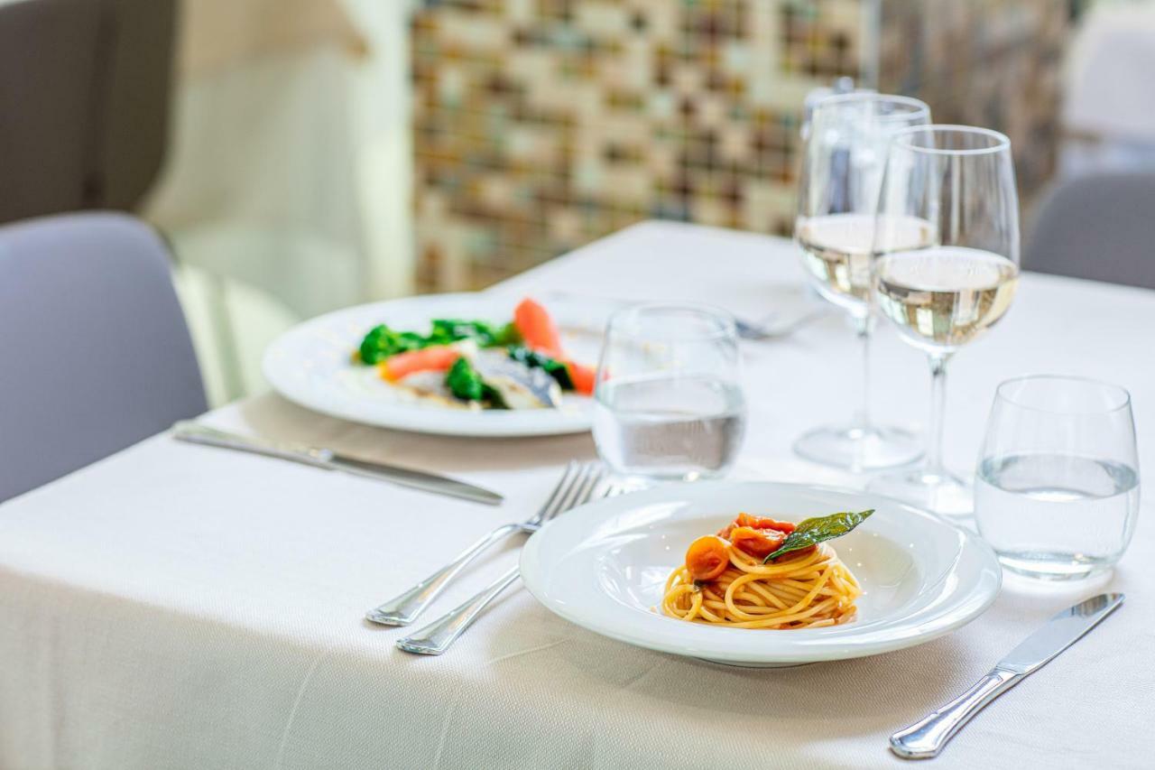 Hotel Parigi 비비오네 외부 사진